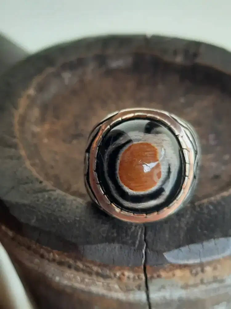 Batu kelor puser bumi