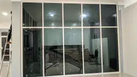 Almanium ada kaca