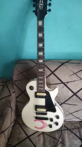 Gitar gibson costum + efek 2 dan softcase tebel