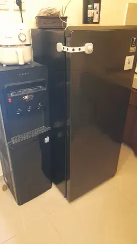 Kulkas dan dispenser