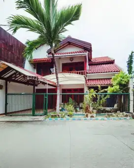 Rumah Klampis Semolo Timur  STRATEGIS, FULL JATI, FURNISHED