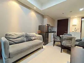 Akses Strategis, 3BR Furnish Apartemen Green Sedayu Di Atas Mall