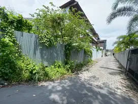 Lahan kecil di Canggu Tumbak bayuh, berada di kawasan villa mewah