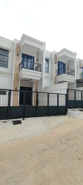 Rumah 2lantai Siap Huni Design Eropa Bangunan Dan Tanah Sangat Luas