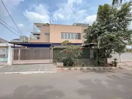 Rumah Jl Karmel III ada S. Pool