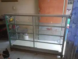Etalase bekas msh bagus