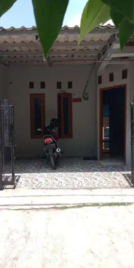 DIKontrakan TAHUNAN 1 UNIT RUMAH