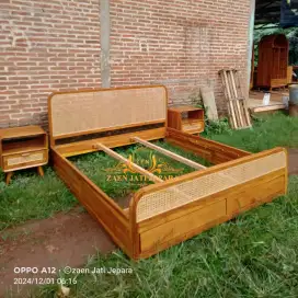Tempat tidur rotan kayu jati