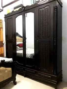 DI JUAL CEPAT LEMARI 4 PINTU JUMBO DAN TEMPAT TIDUR (TIDAK SPRING BED)