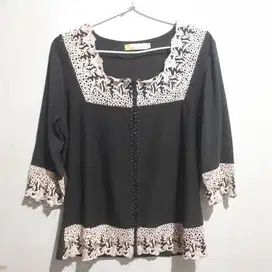 Jual Pakaian Wanita Size M .. Kondisi Baik ..