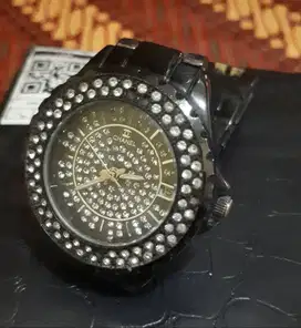 Jual Jam Tangan Wanita Channel .. kondisi baik Nyala ..