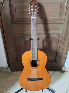Jual Gitar akustik Yamaha C330A Mulus rawatan kolektor