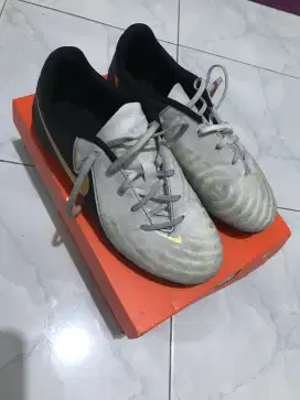 sepatu futsal NIKE ORI (BARU 3X PAKAI)