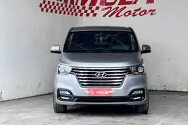 HYINDAI H1 ROYALE DISEL A/T 2018 SILVER
