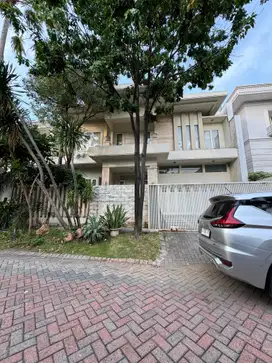 Rumah 2 Lantai Bagus HGB di Graha Famili Siap Huni