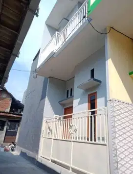 Rumah Siap Huni 2 Lantai Surabaya Dekat Stasiun Gubeng, Unair, Pasar