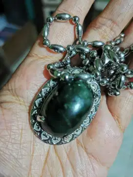 Kalung liontin batu hijau aceh