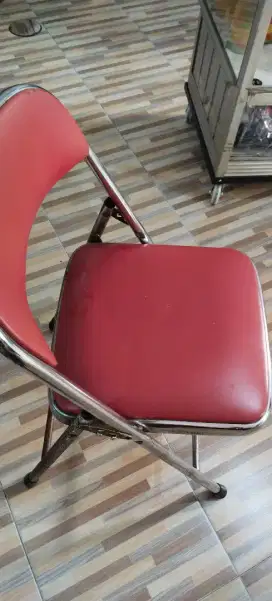 KURSI LIPAT MERAH