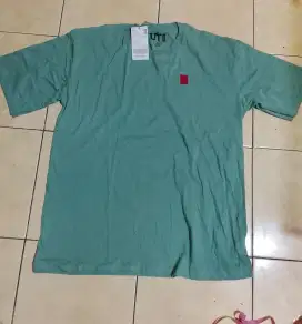 UNIQLO BNWT Tee Sage