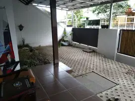 Rumah disewakan cocok untuk kantor dan hunian