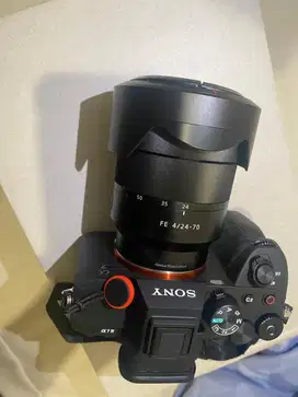 Kamera Sony Alpha 7 mark iv + FE 24-70 oss Zeis