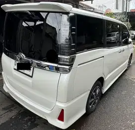 Toyota voxy 2018 bandung