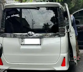 Toyota voxy 2018 bandung