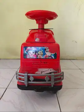 Mainan Anak Truk Warna Merah Untuk Anak 6 Tahun