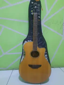 Gitar Yamaha akustik APX 600