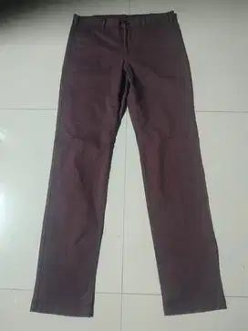 celana uniqlo burgundy