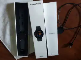 Samsung Smart watch FE 2023 like new