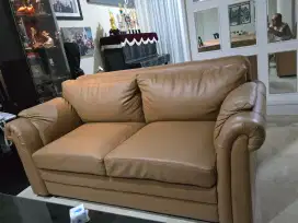 Sofa kulit. Kondisi mulus. Tinggal pakai
