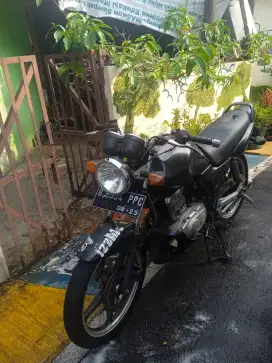 Suzuki thunder th.2005 pjkof baru telat plat hidp KTP nempel ss lengkp