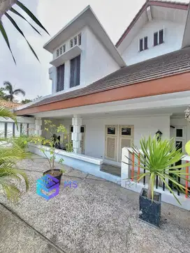 POOL RUMAH SIAP HUNI 2 LANTAI DEKAT APARTMENT ESSENCE DARMAWANGSA