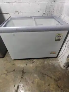 Dijual Freezer Box Gea 256 lt
