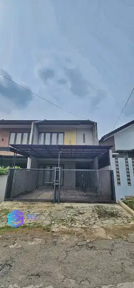 RUMAH MINIMALIS 2 LANTAI FURNISHED DALAM KOMPLEK MEGAPOLITAN