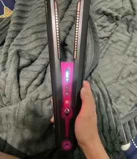 Dyson
& Dyson darts carrier bag
