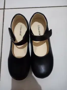 Sepatu hitam cewe