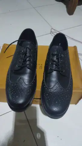 Sepatu kulit NUIZ R.A.W
