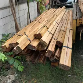 Kayu kaso dimensi 5/7/400 isi 72 batang