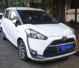 Toyota Sienta V