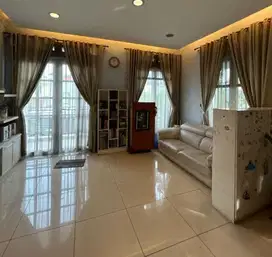 Rumah Sapphire Pondok Hijau Golf Gading Serpong 2 Lantai Swimming Pool