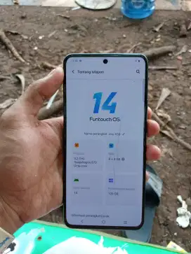 vivo x60 5G 
ram 8/128
hp casan ori
