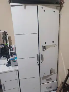 Di jual Lemari, Cermin, Kursi, Kulkas, Kompor, dll