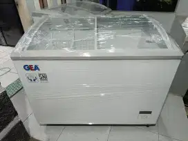 Gea sd-303 frezeer kaca seleding 330 liter baru