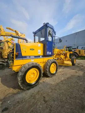 Dijual cepat motor grader Komatsu GD405A articulated Buildup Harga DP