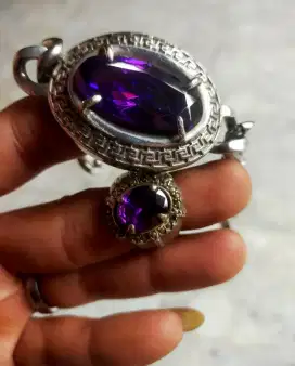 Sepasang gelang dan cincin batu kecubung