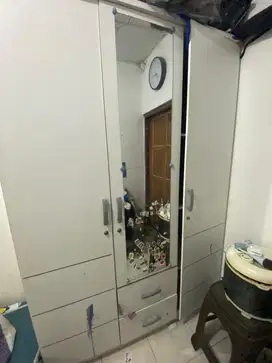 Dijual lemari 3 pintu urgent , masih layak pakai