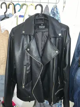 DIJUAL JAKET KULIT STRADIVARIUS (ORIGINAL)