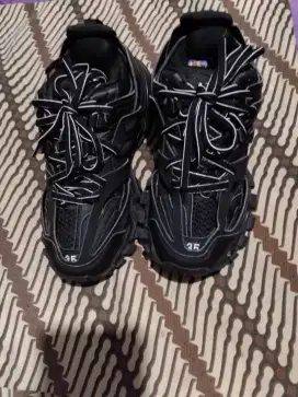 Sepatu Balenciaga Track